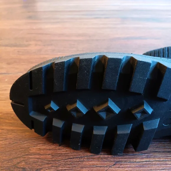 KARL LAGERFELD PARIS - Picture 3 of 7